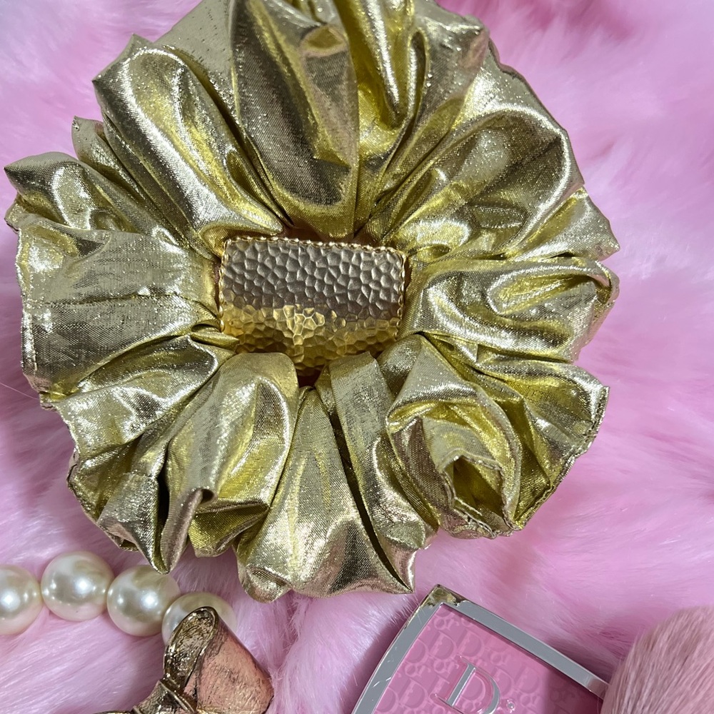 Handmade gold metallic scrunchie✨